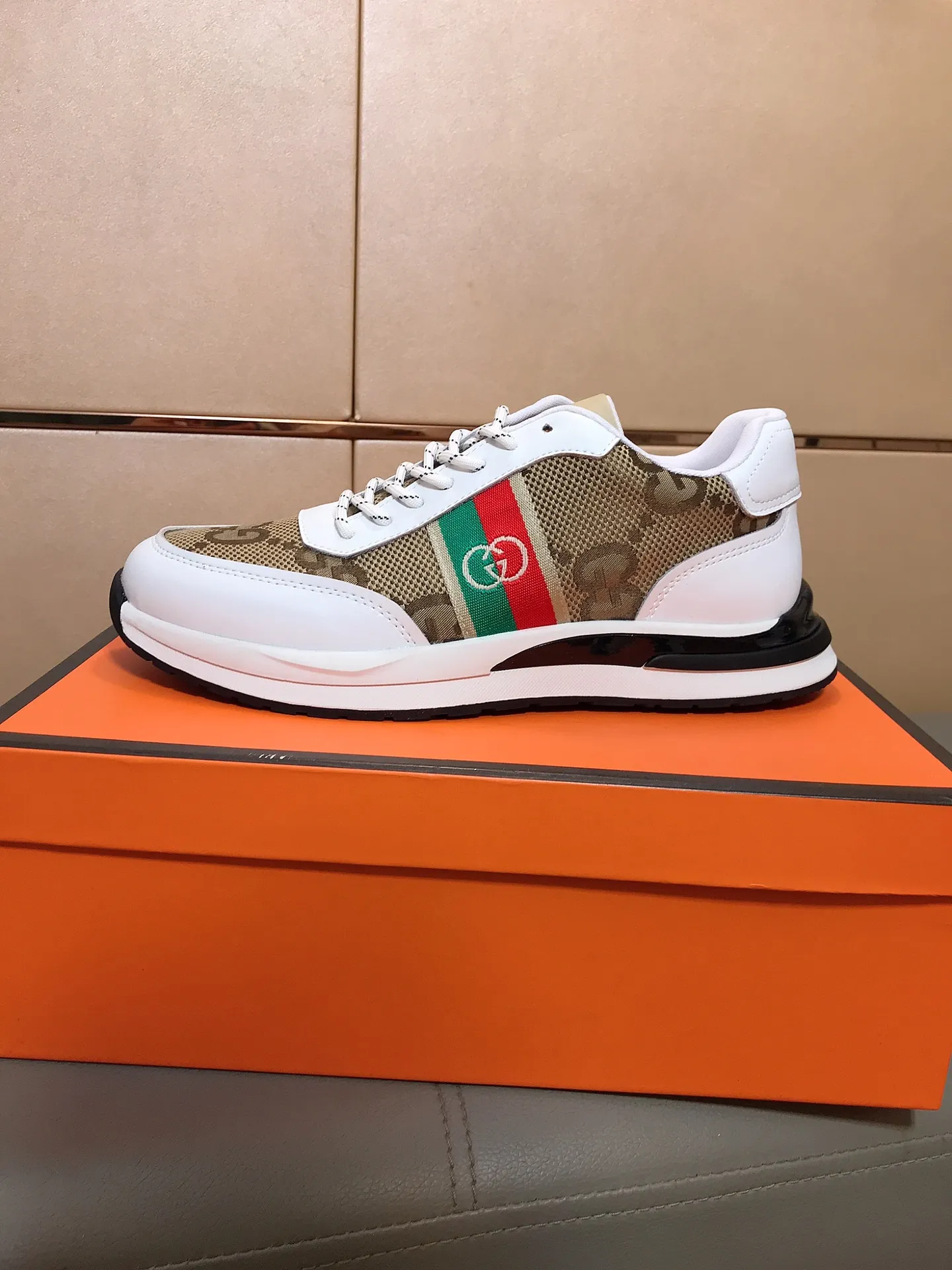 Factory price 400 👟👟💥[GUCCI] Gucci men’s casual shoes are absolutely popular 🔥The ultimate matching item for trendy men! Irresistible charm of super texture, the main recommendation, the upper is made of high-quality cowhide + brand printed fabric, sheepskin lining + feet, wear-resistant rubber sole, noble and elegant! Extremely comfortable🎁🎁You can be as handsome as you want💪 Size: 38-44!